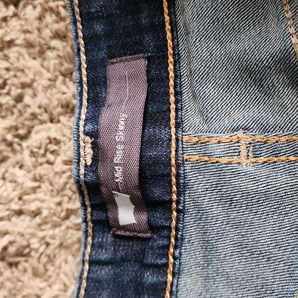Levi's Mid-Rise Skinny Jeans - Picture 3 of 8